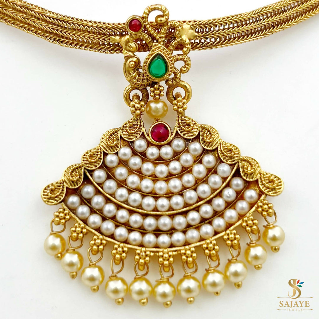 Fancy Pearls Necklace Set 1231195