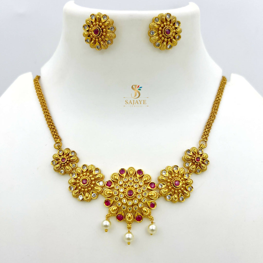 Traditional Flower Design Necklace 1231256