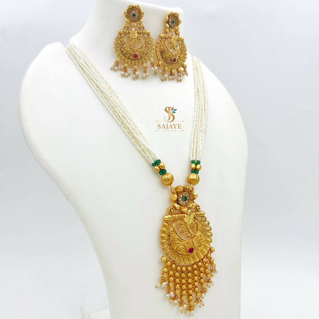 Traditional Pearls Necklace Set 1231253